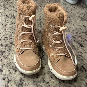 Sorel Kids girls  Beige Furry shearling and suede  Boots size 3